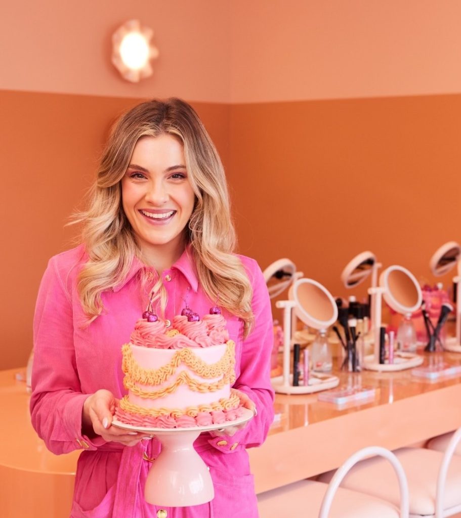 Kitchen Kind: Alice Bennett, aka Miss Trixie Drinks Tea